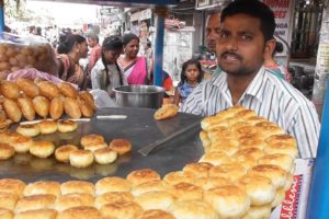 Aloo Tikki Chaat / Kachori Chaat @ 20 rs - Street Food Lucknow