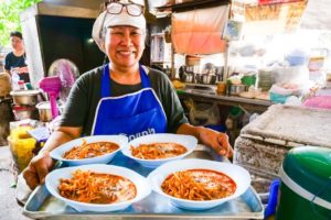 Amazing Thai Curry Noodles - 5 Best Bowls of KHAO SOI in Chiang Mai | สุดยอดข้าวซอยในเชียงใหม่