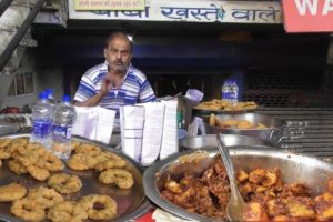 Baba Khasta Wale - Cheap & Best Breakfast - Per Piece 12 rs - Street Food Lucknow