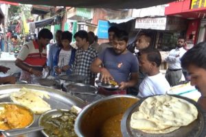 Cheap & Best Kolkata Street Food - Kulcha/Roti/Fried Rice/Paneer/Palak - Whatever You Want