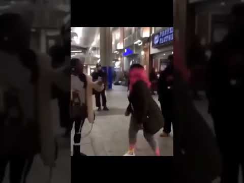 (GRAPHIC) HOOD FIGHT AND THE BULLY LOSES😂