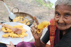 HOT MIRCHI BAJJI BY MASTANAMMA |COUNTRY FOODS