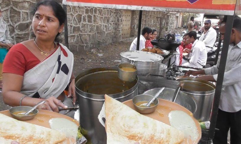 Indian Mother Selling - World Cheapest Dosa 10 rs Only ($ 0 14) - Street Food India (Maharashtra)