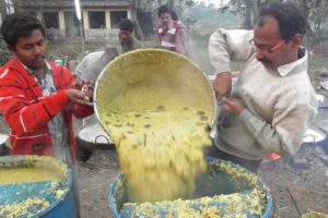 Indian People Eating Khichdi Bhog at Hindu Festival | Street Food Loves You