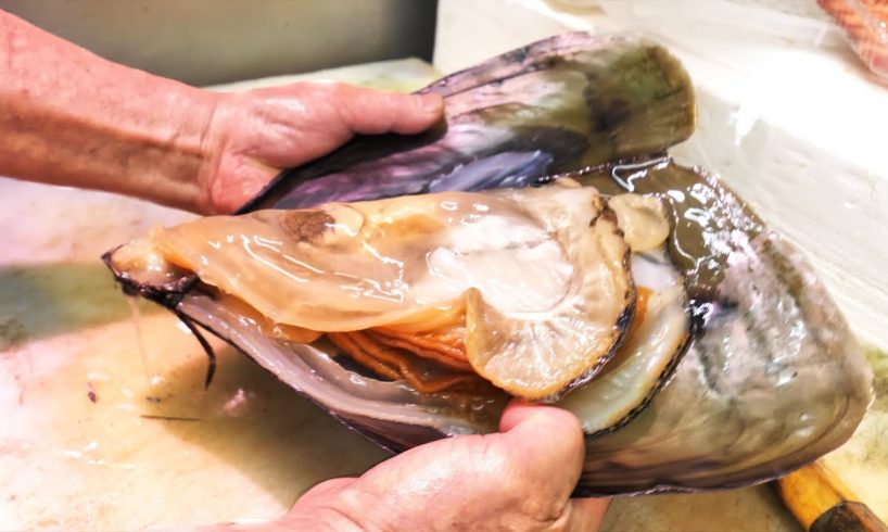 Japanese Street Food - GIANT MUSSELS + Seafood and Street Food of Nishiki Market in Kyoto, Japan