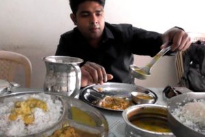 Just Pay 80 rs & You will Get Unlimited Roti - Rice with Dal & 2 Types of Veg Curry| Nagpur Food