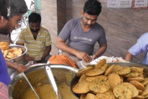 Lucknow People Enjoying Morning Food - Khasta/Puri/Chhole Chawal - Durga Khasta Corner