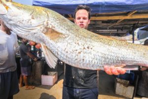 MASSIVE Seafood FEAST in Sri Lanka - INSANE Fish Market and HOME COOKED Sri Lankan FISH CURRY HEAVEN