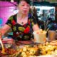 Raohe Night Market in Taipei: MUST-EAT Taiwan Street Food - Pepper Pork Buns & Bone Soup!