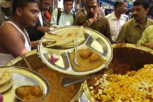 Two Tandoori Roti (Bread) & One Veg Curry @12 Rs (0.186 US Dollar) Only|Indian Street Food Loves You