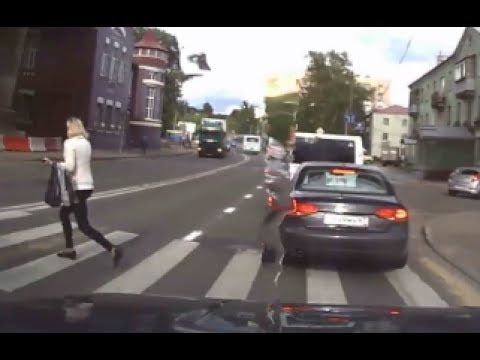 WOMEN IN TRAFFIC - EPIC FAILS