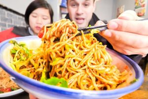 We're Going to SRI LANKA!!! SO PUMPED!!! + HUGE BOWL Chinese Street Food Dan Dan Noodle in Chengdu!