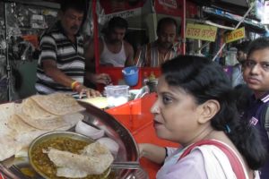 World Best Family Food Seller in Kolkata | Selling Cheap Street Food with Love