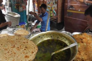 Aloo Paratha 2 Piece Only 12 Rs | Kolkata Street Food Near Tea Board | Street Food Loves You