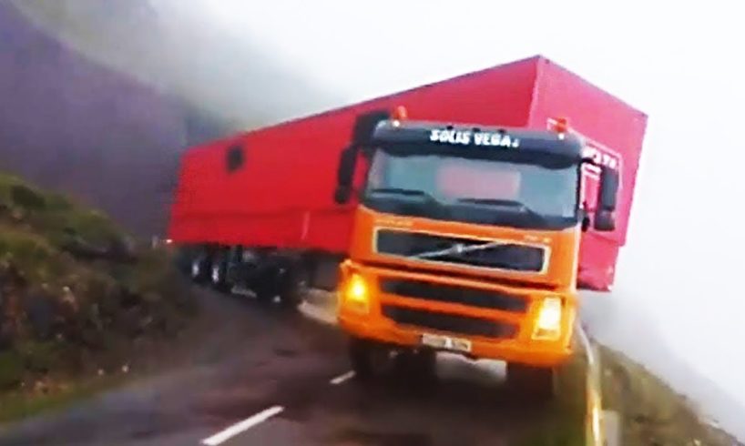 Amazing Trucks Driving Skills - Awesome Semi Trucks Drivers #10