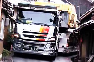 Amazing Trucks Driving Skills - Crazy Semi Trucks Drivers - Extreme Lorry Drivers WIN #5