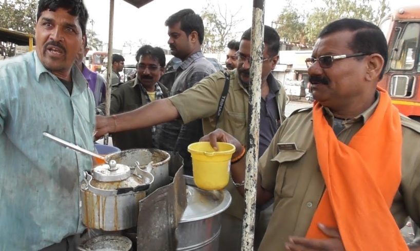 Best Daredevil Energetic Tea Seller in The World - Working with Fun - Street Food India