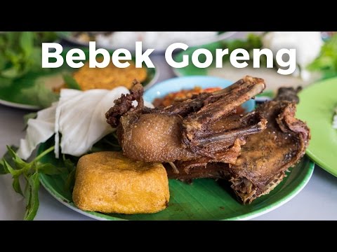 Best Indonesian Food - FRIED DUCK and SAMBAL at Bebek Goreng H. Slamet in Jakarta!