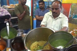 Chennai Chana Masala / Spicy Muri @v 30 rs - Street Food India