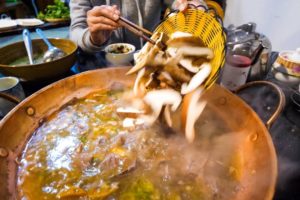 Chinese Food - YELLOW BEEF Hot Pot and Hot CHILI OIL RECIPE! | Yunnan, China Day 3