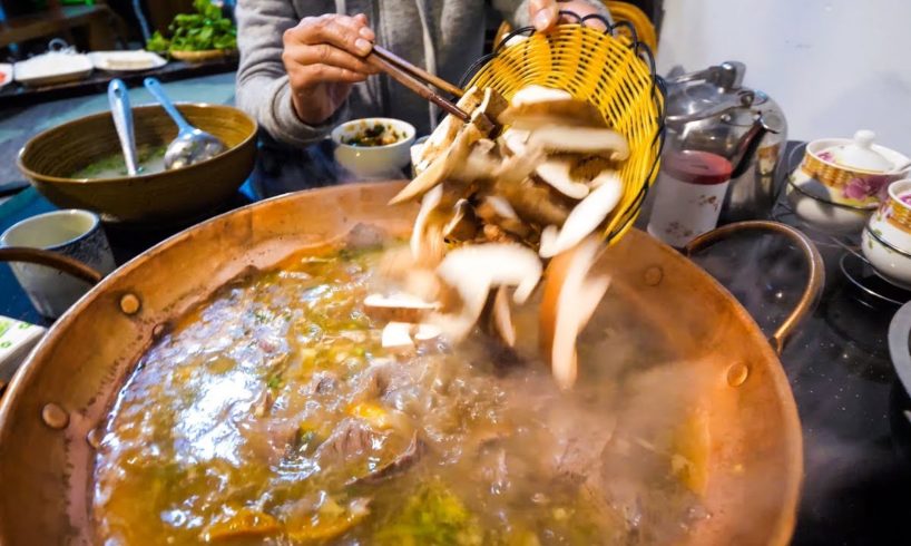 Chinese Food - YELLOW BEEF Hot Pot and Hot CHILI OIL RECIPE! | Yunnan, China Day 3