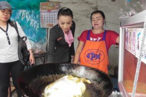 Customer Herself Preparing Egg Fry | Bangkok Street Food