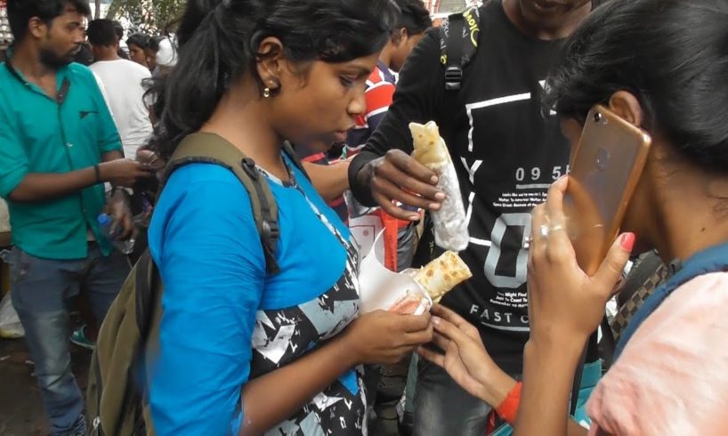 Egg Roll Lover in Kolkata New Market | Street Food Loves You