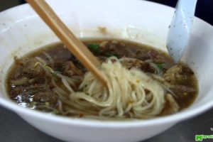 GIANT Thai Beef Noodles & Braised Goat at Wattana Panich (วัฒนาพานิช-ก๋วยเตี๋ยวเนื้อ)