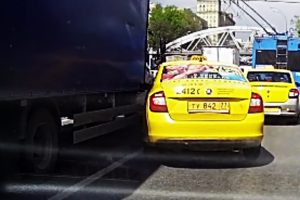 Idiot Drivers on Dashcam - New Car Funny Videos 2017, Driving Fails Vehicles in Traffic #586