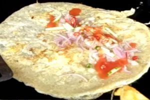 India Street Food - EGG ROLL PARATHA - Street Food Darjeeling - Fast Food 2017