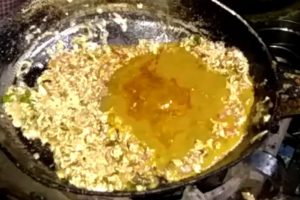Kolkata Street Food | Roti & Egg Tadka Dal (Bread & Fried Chickpeas) | Popular Indian Street Food