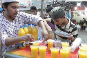 Lots of People Buying Mango Juice & Varieties Food @ 10 Rs Only | Hyderabad Street Food