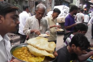 Luchi Ghugni 12 rs Only | Cheap But Tasty Street Food Kolkata
