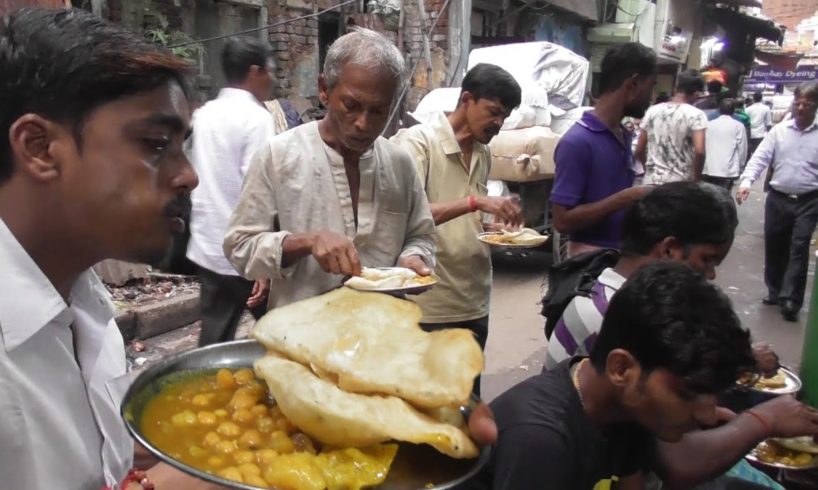 Luchi Ghugni 12 rs Only | Cheap But Tasty Street Food Kolkata