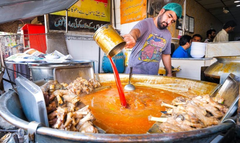 Pakistani Street Food - GOAT FEET JACUZZI + Tour of Walled City of Lahore, Pakistan!