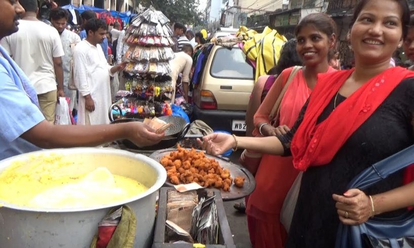 People Enjoying Kolkata ka Delicious Masala Muri / Dal Pakoda / Dahi Vada | Street Food India