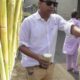 People Enjoying Sugarcane Juice in Delhi | Summer Favorite Drink for All | Street Food Loves You