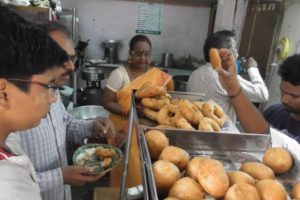 S S Tiffin Center Hyderabad - Poori 4 Piece @ 20 rs - Hyderabad Street Food Loves You