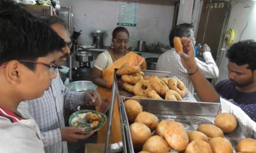 S S Tiffin Center Hyderabad - Poori 4 Piece @ 20 rs - Hyderabad Street Food Loves You