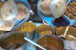 Street Food India - Puri (Kachari) Sabji - Indian Street Food - Street Food 2017