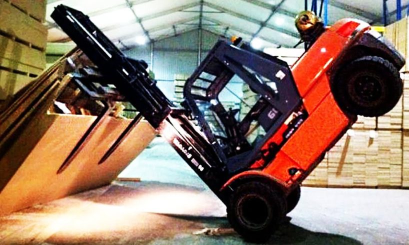 TOTAL IDIOTS AT WORK!  Forklift Fails 2017