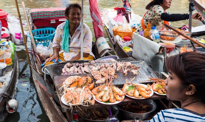 Thai Food at Amphawa Floating Market - Thailand SEAFOOD FEAST Cooked on a Boat!