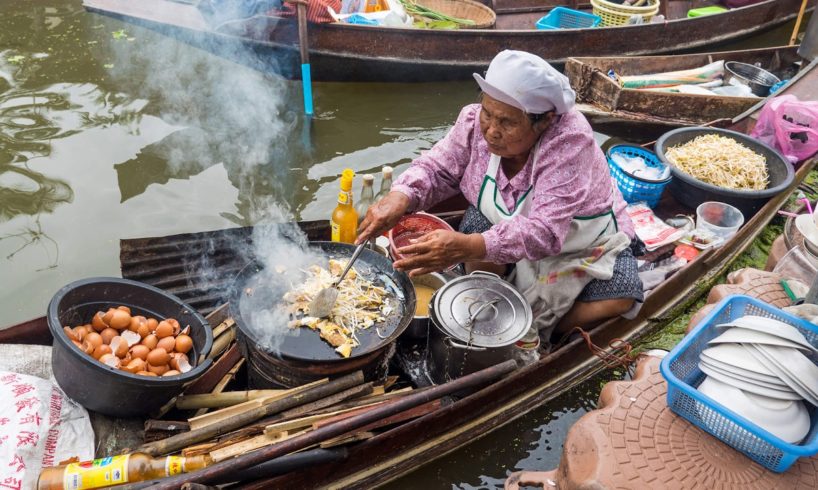 Thai Food at Tha Kha Floating Market (ตลาดน้ำท่าคา) - Don't Miss Aunty's Fried Oyster Omelet!
