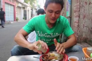 Vietnamese Food - The BEST Breakfast I Ate in Saigon (Bánh Mì Hòa Mã)