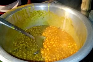 Village Street Food - Poor Couple Selling Ghugni Chaat/Masala Vegetable Ghugni - Indian Street Food