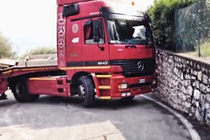 Amazing Trucks Driving Skills - Awesome Semi Trucks Drivers - Extreme Lorry Drivers WIN #8