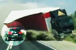 31 Examples of Dangerous Overtaking - Really Stupid Drivers !!!
