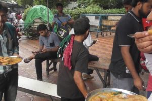 5 Kachori with Ghugni Only 20 Rs | Kolkata Dharmatala Bus Stand