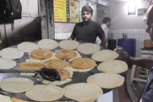 Anda Roll @ 15 rs & Egg Chicken Roll @ 40 rs | Mumbai Bhendi Bazaar Street Food