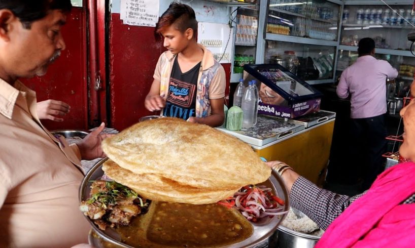 Chole Bhature ( 2 Piece ) @ 20 rs Only | Cheap & Best Street Food Lucknow